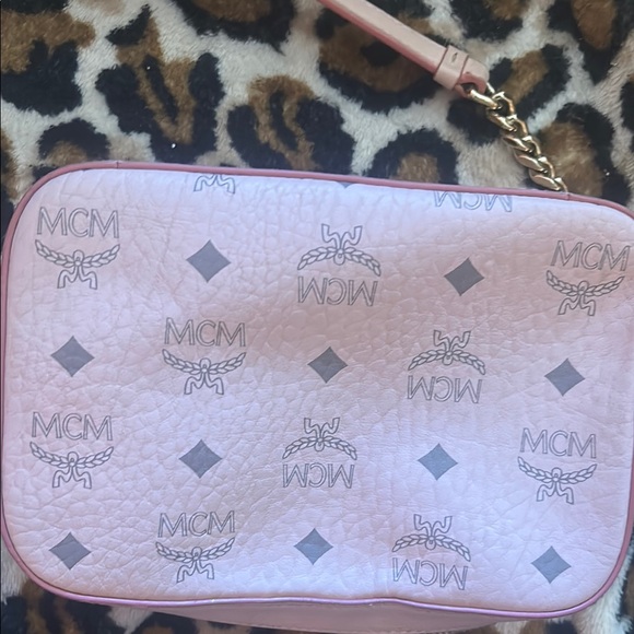 MCM Pink Crossbody Bag with Logo Pattern and Gold Emblem - Picture 4 of 8